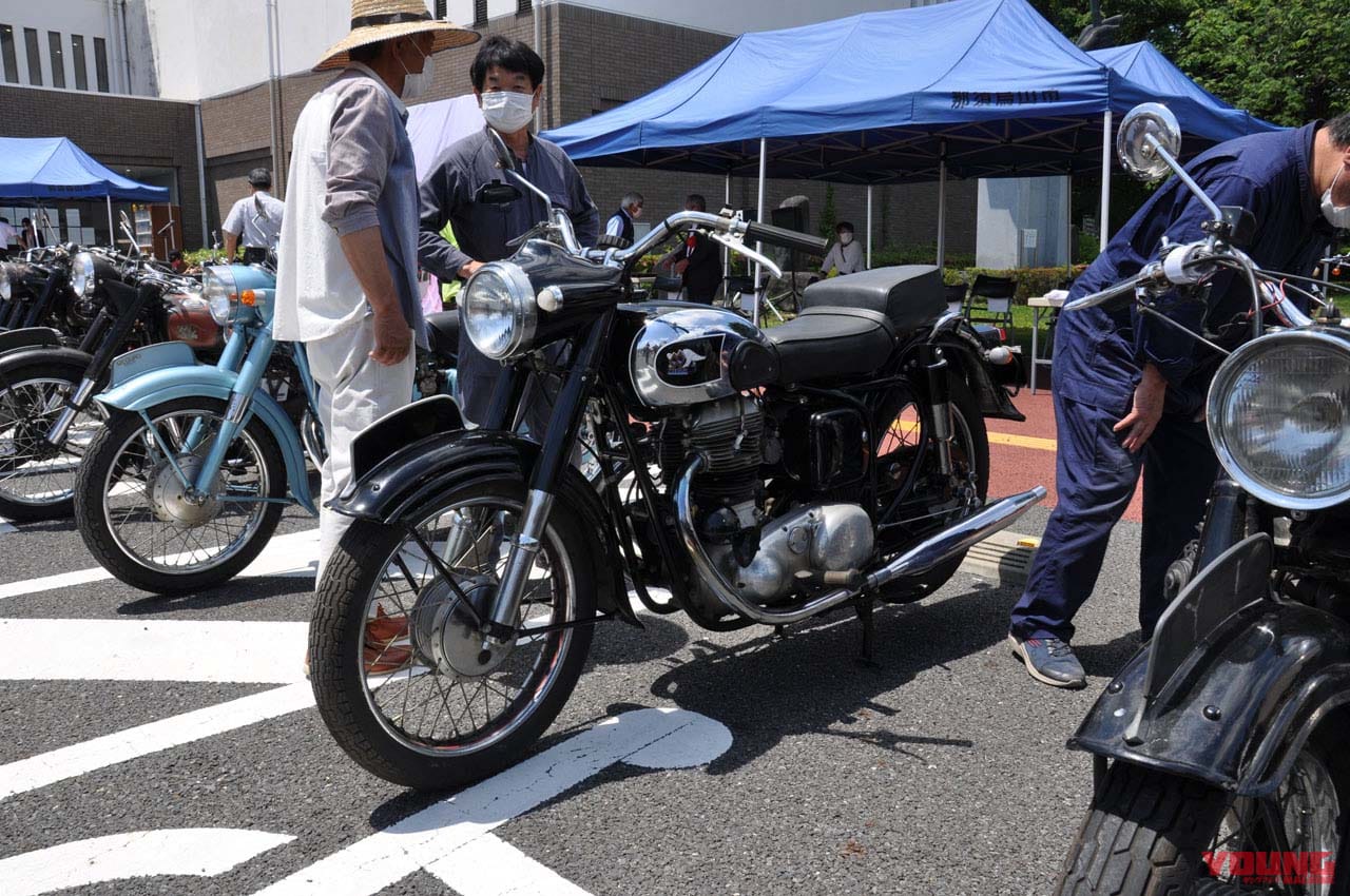 |「メグロの聖地」に映えスポット出現! 那須烏山市がカワサキから寄贈された大看板の除幕式を開催