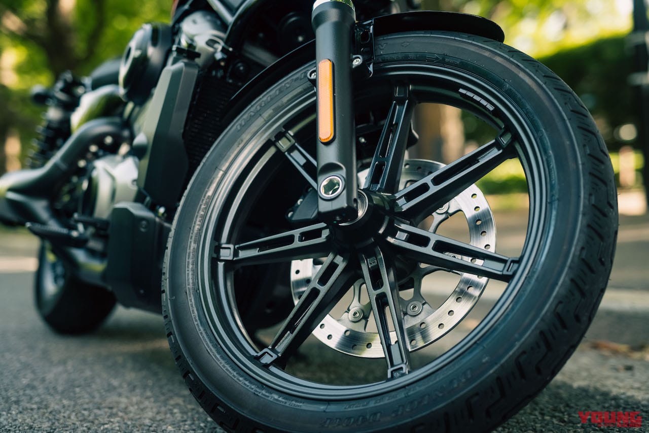 ハーレーダビッドソン ナイトスター|フロントホイール|【ナイトスター試乗】軽快19インチ&ミッドコンでパパサンファンの心も満たす! 新スタンダード”975″に脱帽!!