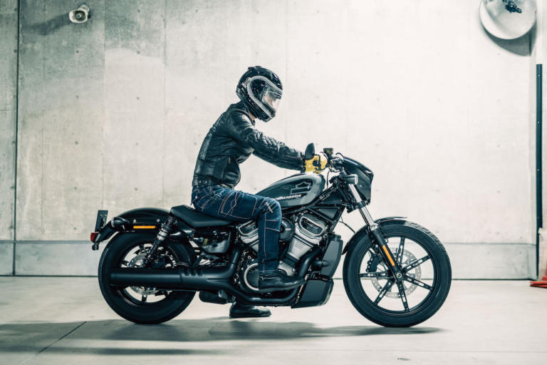 ハーレーダビッドソン ナイトスター|ライディングポジション|【ナイトスター試乗】軽快19インチ&ミッドコンでパパサンファンの心も満たす! 新スタンダード”975″に脱帽!!