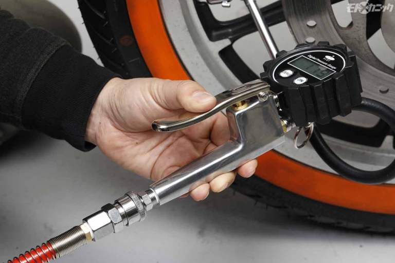 ハーレー　エアゲージ　エアチャック Tire Pressure Gauge and Fill Valve | Harley-Davidson USA