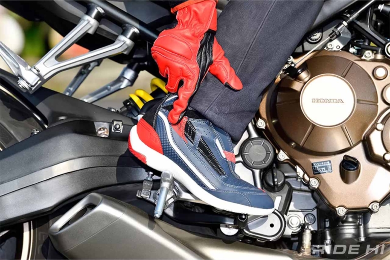 [バイクライテク] “どうせ効かないから使わない”は間違い! リヤブレーキは必ず使おう!