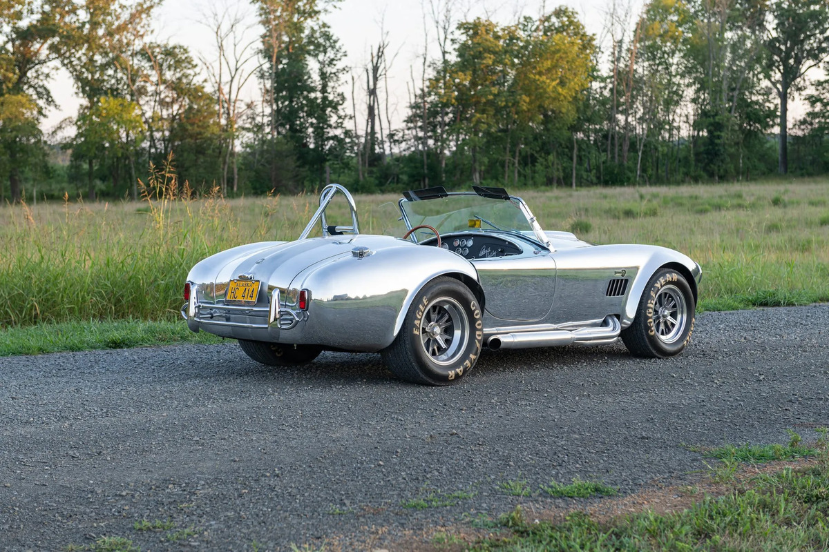 輝きを放つアルミニウムボディー 限定40台のみ生産された シェルビーコブラ が海外オークションに登場 Webヤングマシン 新車バイクニュース 輝きを放つアルミニウムボディー 限定40台のみ生産された シェルビーコブラ が海外オークションに登場 Webヤングマシン 新車バイクニュース