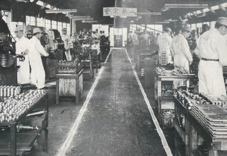 メグロ|烏山工場|「メグロの聖地」に映えスポット出現! 那須烏山市がカワサキから寄贈された大看板の除幕式を開催