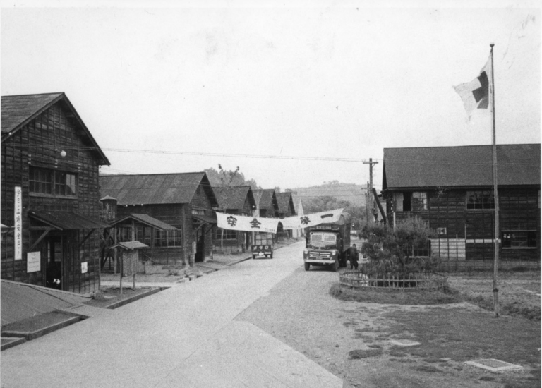 メグロ|烏山工場|「メグロの聖地」に映えスポット出現! 那須烏山市がカワサキから寄贈された大看板の除幕式を開催