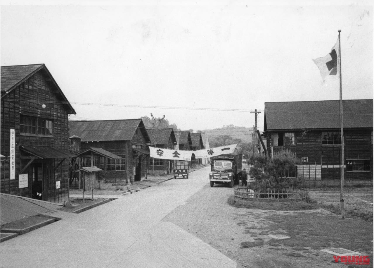 メグロ|烏山工場|「メグロの聖地」に映えスポット出現! 那須烏山市がカワサキから寄贈された大看板の除幕式を開催