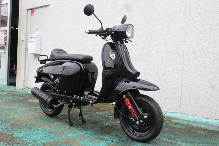 TECHNICA 125(テクニカ 125)パンサーブラック|英国の新ブランド「スコマディ」が日本上陸! レトロスタイルだけど、スポーティだしギミックも満載!