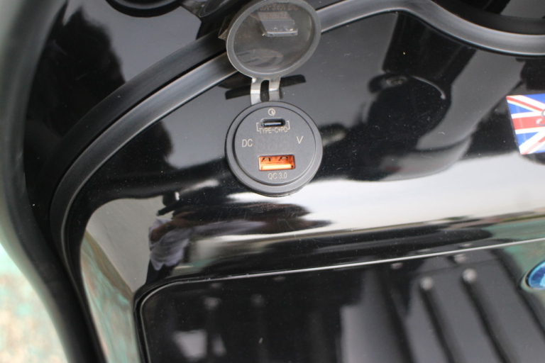 SCOMADI TECHNICA 125|スコマディ テクニカ125|英国の新ブランド「スコマディ」が日本上陸! レトロスタイルだけど、スポーティだしギミックも満載!