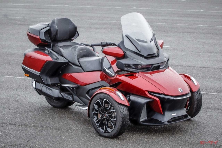 クルマの免許で乗れるバイク!? カナダ生まれのBRP「can-am」はスポーツカーともバイクとも違う運転感覚だった！（81ページ目）