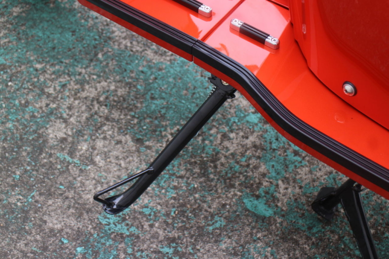 SCOMADI TURISMO TECHNICA 125|スコマディ ツーリスモテクニカ125|英国の新ブランド「スコマディ」が日本上陸! レトロスタイルだけど、スポーティだしギミックも満載!