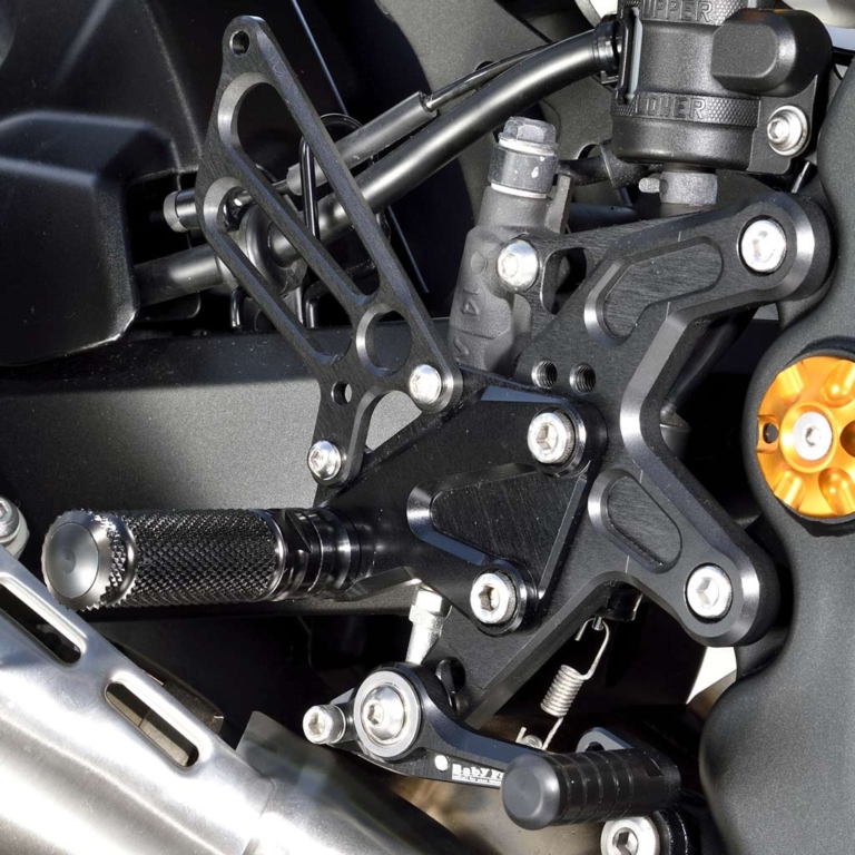 カワサキZ900RSカスタム|ベビーフェイス パフォーマンスステップキット