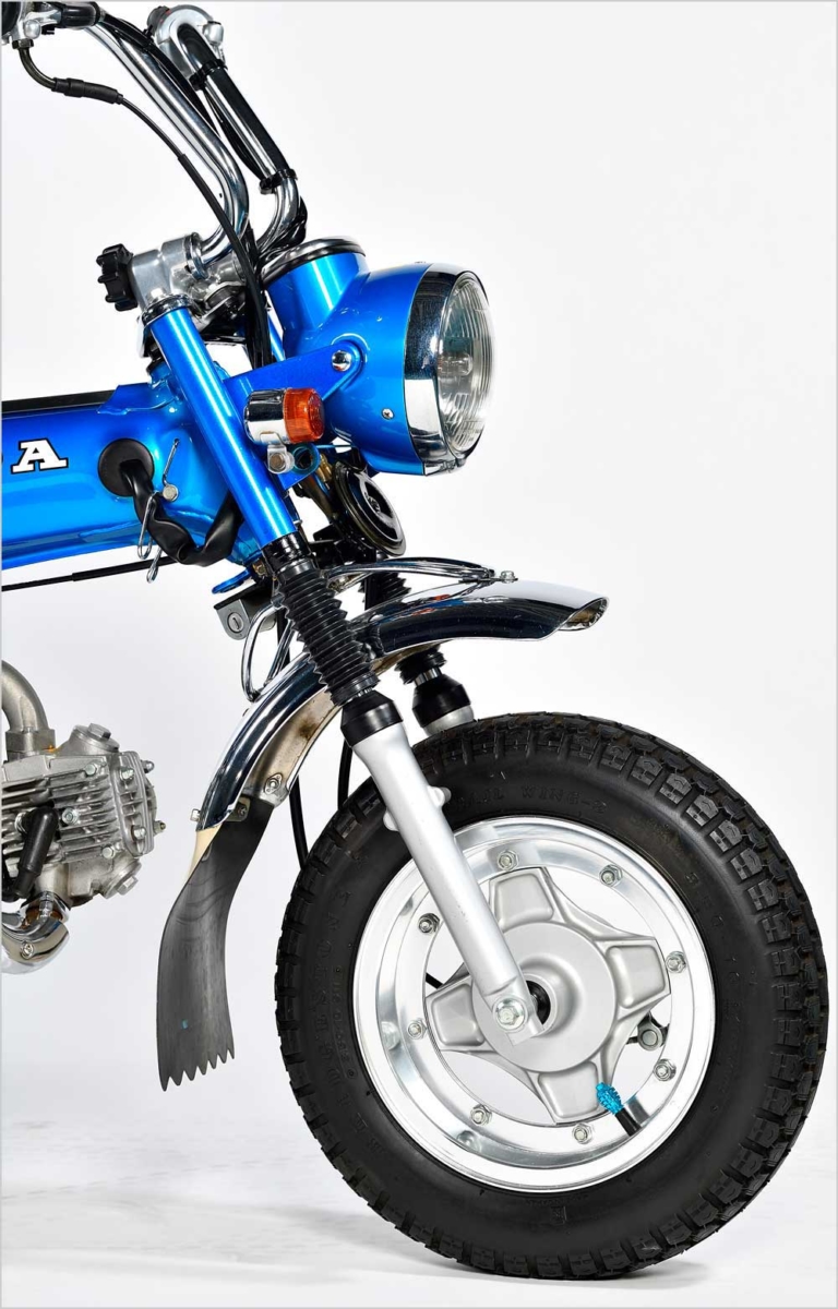 DAX HONDA ST50/70|フロント|ホンダ新生ダックス125・新旧徹底比較!【ディテール編|最新技術で蘇った現代版】