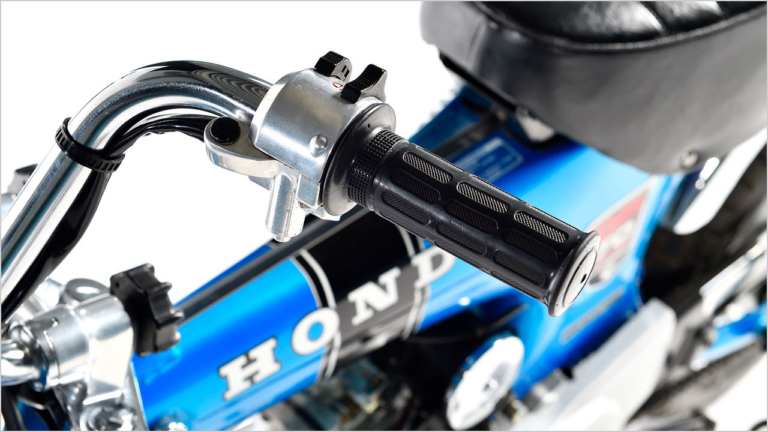 DAX HONDA ST50/70|ハンドル|ホンダ新生ダックス125・新旧徹底比較!【ディテール編|最新技術で蘇った現代版】