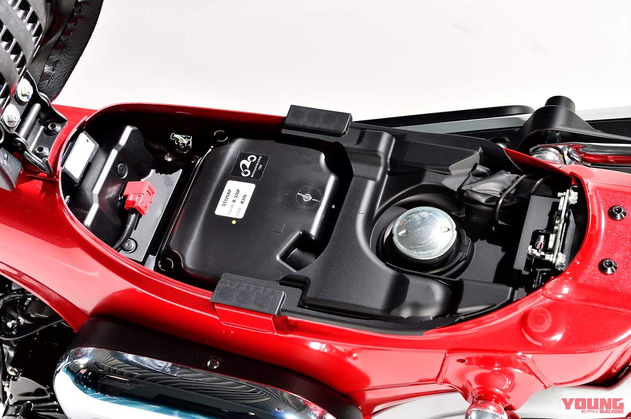 ホンダ ダックス125|シート|犬猿の仲!? ホンダ新型ダックスとモンキーを徹底比較!【ホンダNEWダックス125完全解説】