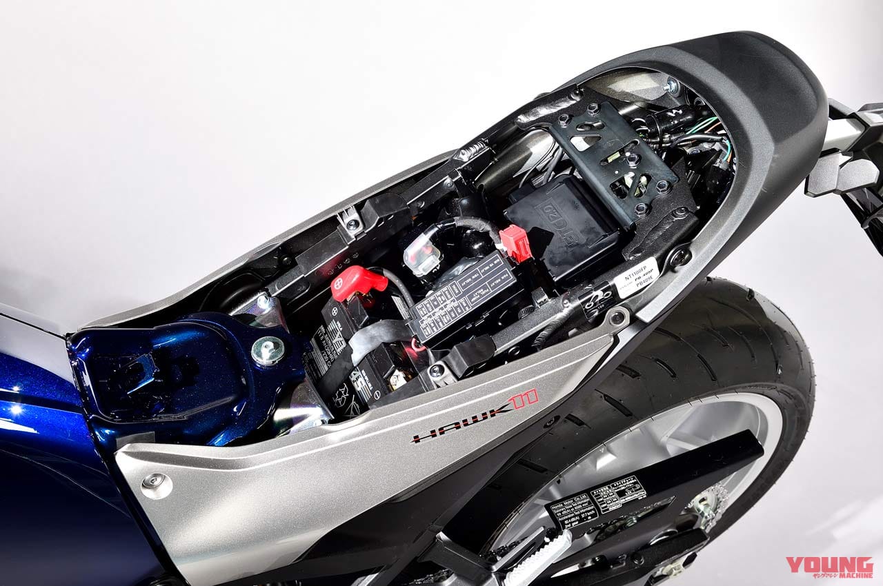 |ホンダ新作カフェ詳報! ホーク11ディテール解説【こだわりFRP製カウル&快適ライポジ】