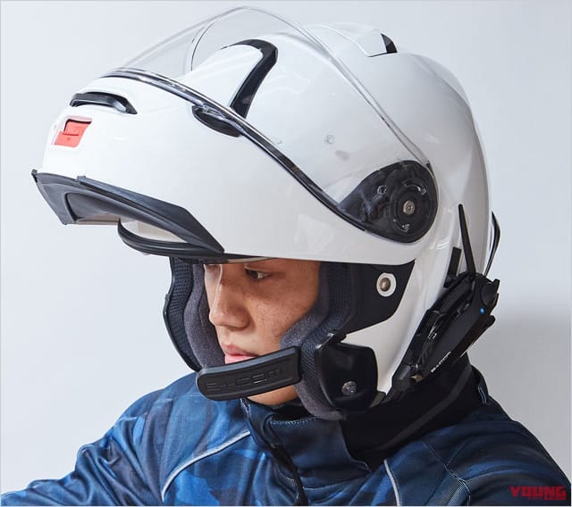 インカム使用イメージ|これがスマホ連動の最新2大トレンドだ!【ゾクゾク増殖中! “つながる”バイク最新事情】