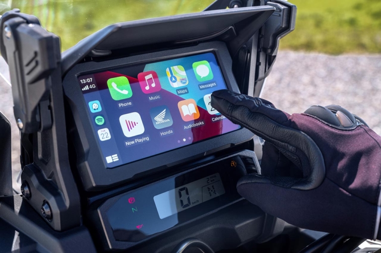 国内4メーカーの採用車種と機能を一挙紹介！【スマホと “つながる”バイク最新事情】