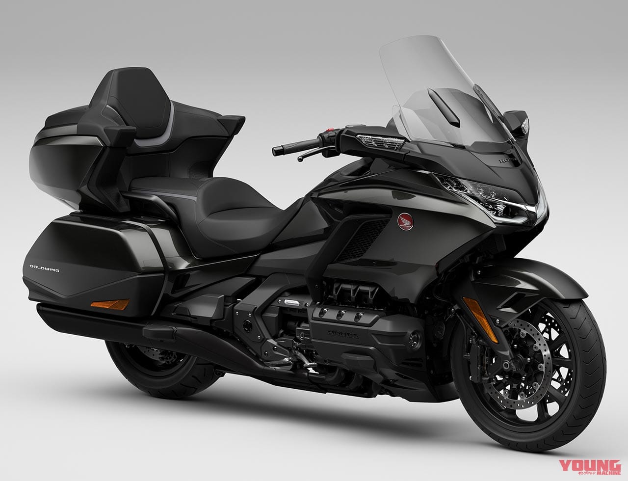 GOLD WING/TOUR|国内4メーカーの採用車種と機能を一挙紹介!【スマホと “つながる”バイク最新事情】