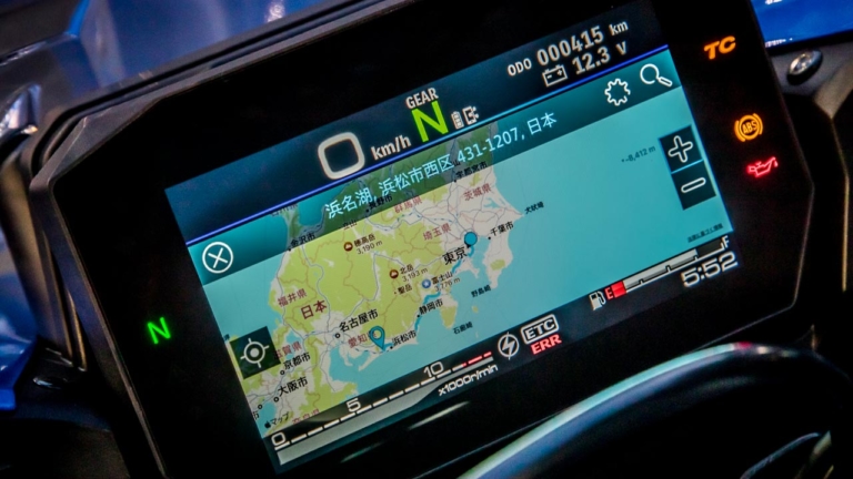 SUZUKI mySPIN ナビ画面イメージ|国内4メーカーの採用車種と機能を一挙紹介!【スマホと “つながる”バイク最新事情】