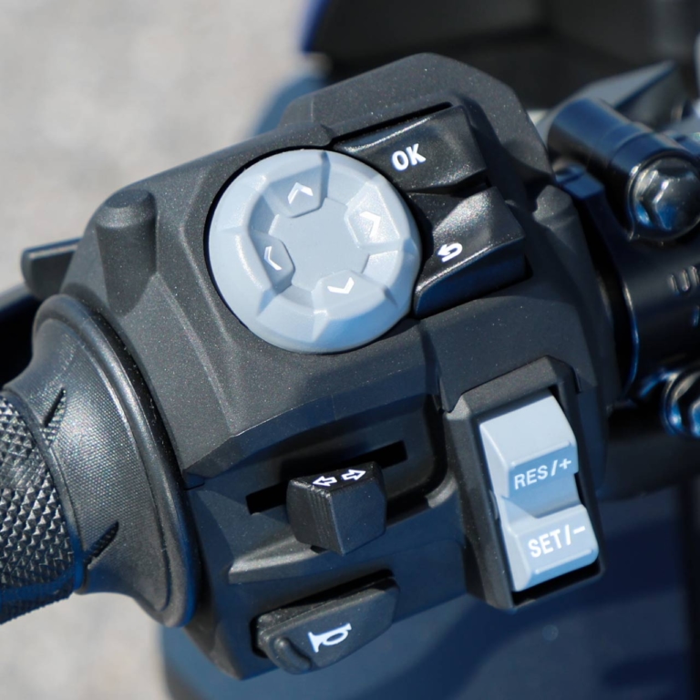 操作スイッチ|国内4メーカーの採用車種と機能を一挙紹介!【スマホと “つながる”バイク最新事情】