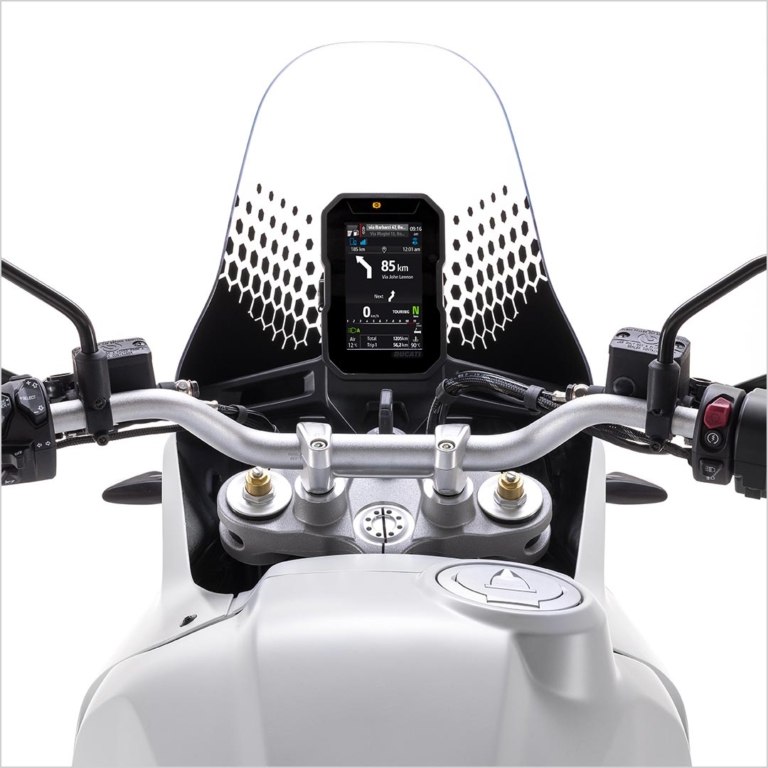 DESERT X メーター|海外メーカーの搭載車種と機能を一挙紹介:前編【スマホと “つながる”バイク最新事情】