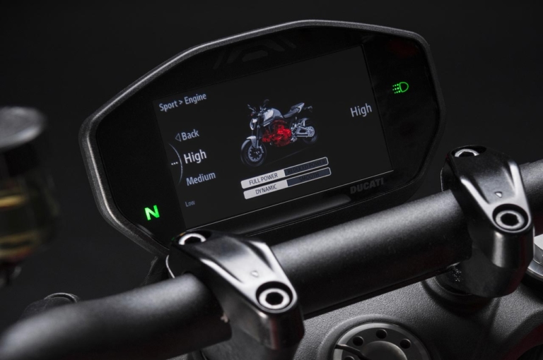 DUCATI シンプル版連動機能 イメージ|海外メーカーの搭載車種と機能を一挙紹介:前編【スマホと “つながる”バイク最新事情】