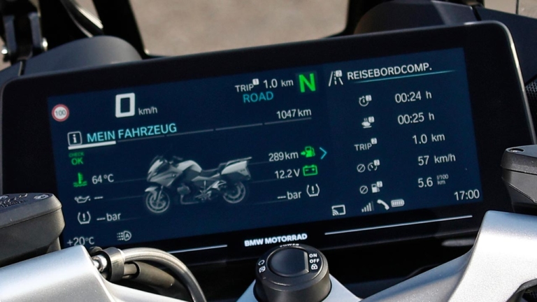 R1250RT メーター|海外メーカーの搭載車種と機能を一挙紹介:前編【スマホと “つながる”バイク最新事情】