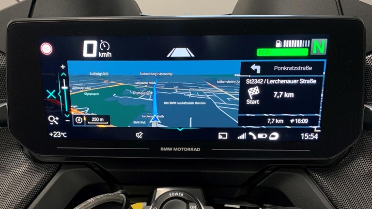 大画面マップ(海外仕様)|海外メーカーの搭載車種と機能を一挙紹介:前編【スマホと “つながる”バイク最新事情】