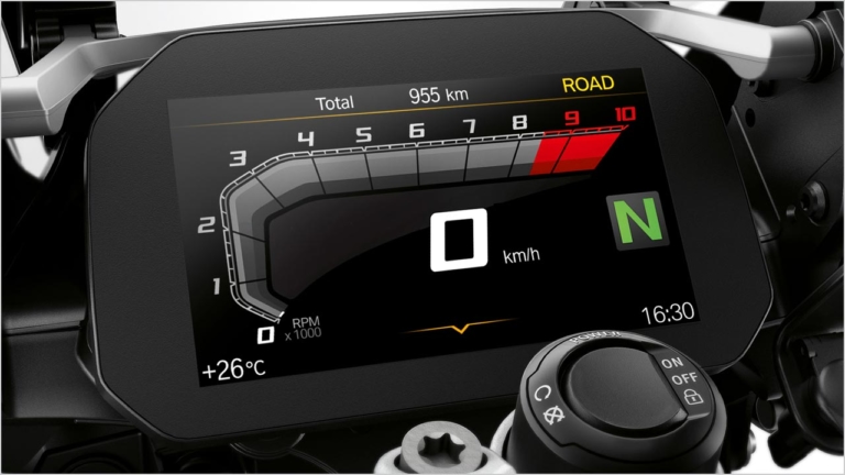 R1250GS series メーター|海外メーカーの搭載車種と機能を一挙紹介:前編【スマホと “つながる”バイク最新事情】