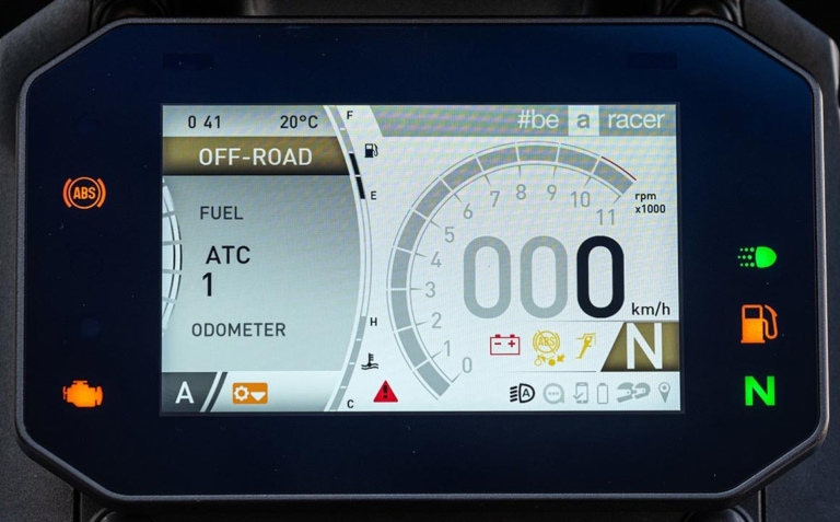 TUAREG660 メーター画面|海外メーカーの搭載車種と機能を一挙紹介:後編【スマホと “つながる”バイク最新事情】