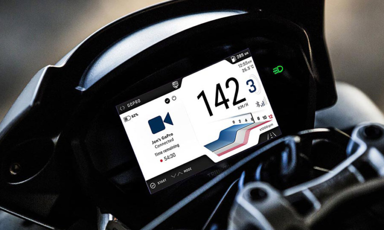 ゴープロ接続画面|海外メーカーの搭載車種と機能を一挙紹介:後編【スマホと “つながる”バイク最新事情】