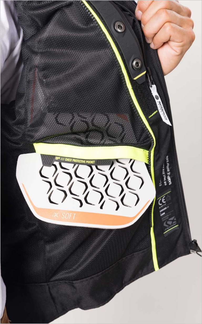 イクソン オールロードエアAジャケット|プロテクター|’22春夏最新ライディングウェアカタログ〈イクソン〉アドベンチャーを快適に走る