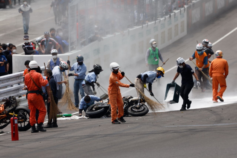 SUGOラウンド ST1000クラスのアクシデントの顚末／HRCが鈴鹿8耐の参戦体制発表！（74ページ目）