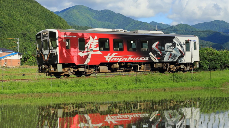 京都鉄博に「隼ラッピング列車」が来るぞ! 若桜鉄道とスズキのフラッグシップモデルがコラボ