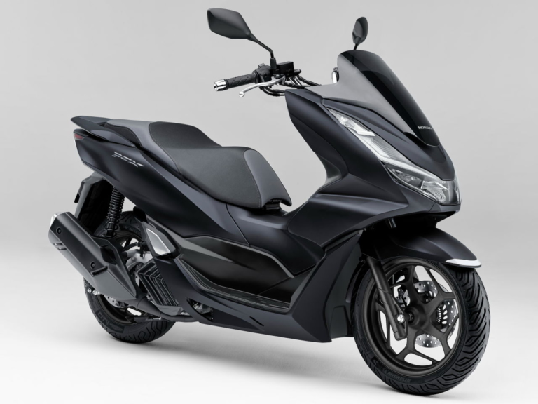 HONDA PCX|定番125ccスクーター! ホンダ「PCX」歴代モデル図鑑【2022年モデル:シックな新色追加】