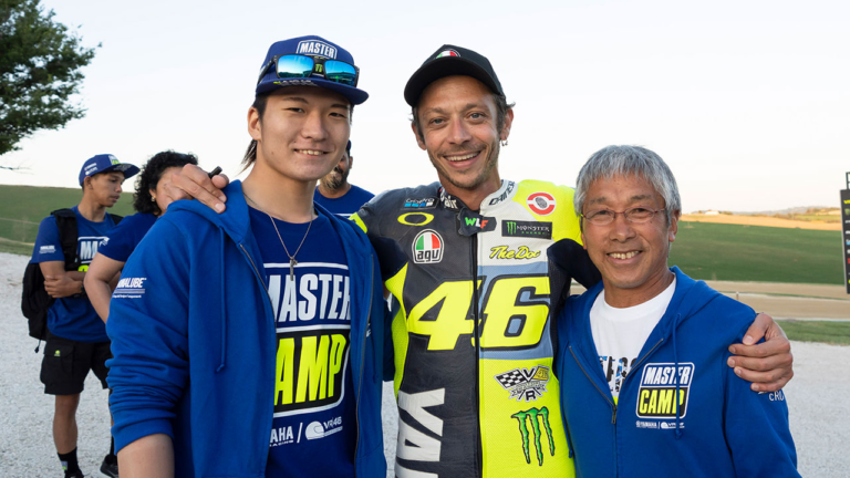 ノリックの長男、阿部真生騎がヴァレンティーノ・ロッシと初対面！【第11回目 ヤマハVR46 マスターキャンプ】（73ページ目）