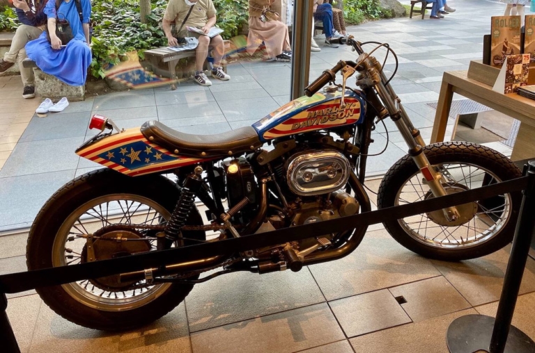 アメリカの伝説的バイクスタントマン、イーブル・クニーブルのスポーツスターが日本上陸!〈ハーレーダビッドソン〉（69ページ目）