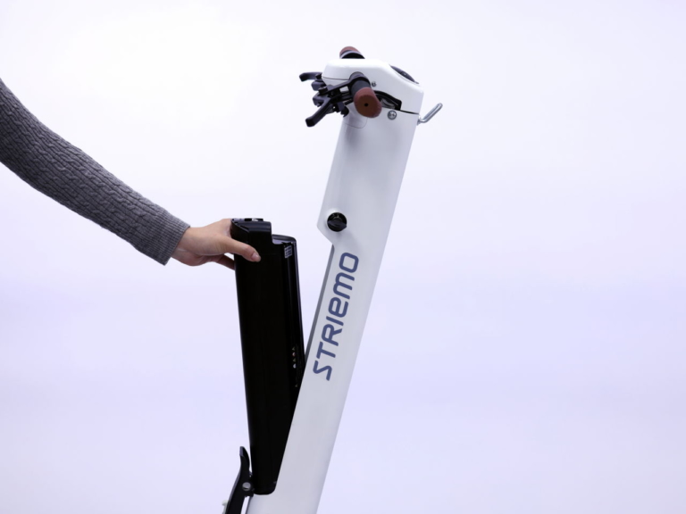 ホンダ|Striemo(ストリーモ)|ホンダ発ベンチャー企業のハイテク三輪「ストリーモ」登場! 今までの電動キックボードとはレベルが違う?