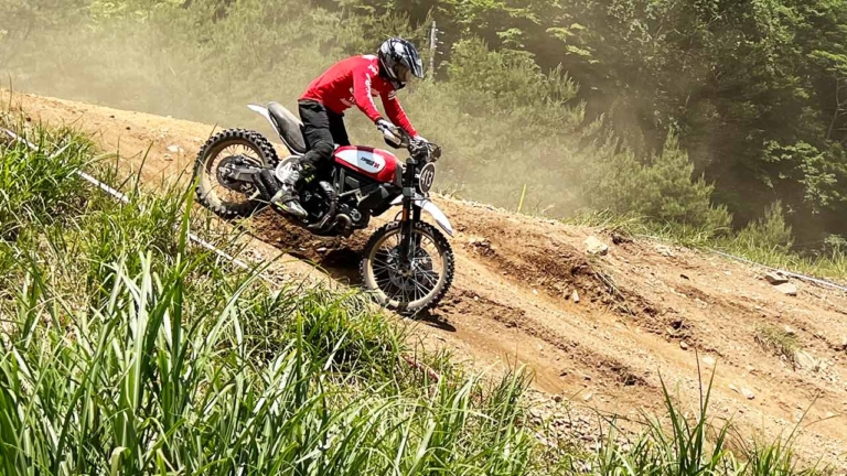 ドゥカティはオフロードレースを走り切れるのか？【朽木8時間耐久オフロードバイクランにスクランブラー デザートスレッドで参戦！】（77ページ目）