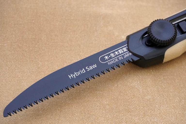 ワークマン ハイブリッドソー|【ワークマン キャンプ用品】癒し効果絶大、焚き火に挑戦してみよう!