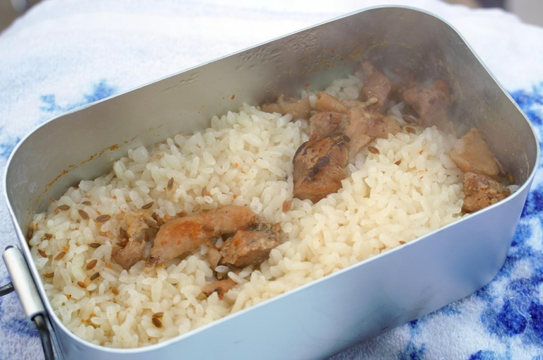 ワークマン 2合炊飯ごうメスティン|【ワークマン キャンプ用品】アウトドアで料理を楽しもう!〈メスティン/グリルパン/簡易コンロetc.〉