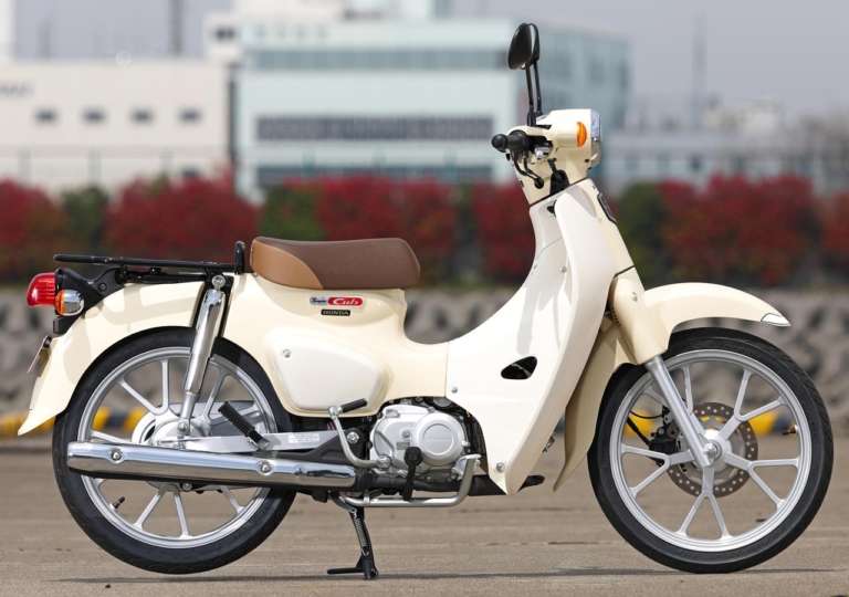 HONDA Super Cub 110|メーターまわりが一挙充実! ホンダ スーパーカブ110【新旧比較ディテール比較】