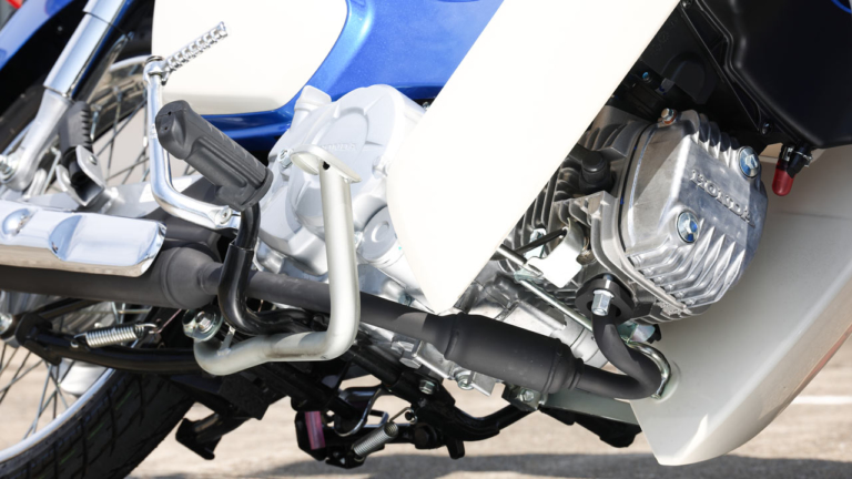HONDA Super Cub 110|エンジン|メーターまわりが一挙充実! ホンダ スーパーカブ110【新旧比較ディテール比較】
