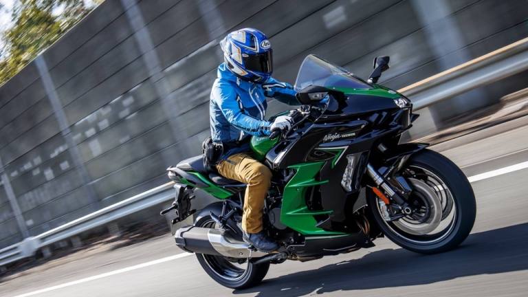 最新ACC装備でツアラー性能爆上げ!【カワサキ ニンジャH2 SX SE】丸山浩の試乗インプレッション