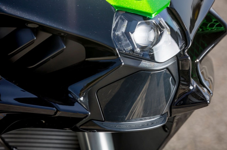 KAWASAKI NINJA H2 SX SE|最新ACC装備でツアラー性能爆上げ!【カワサキ ニンジャH2 SX SE】丸山浩の試乗インプレッション