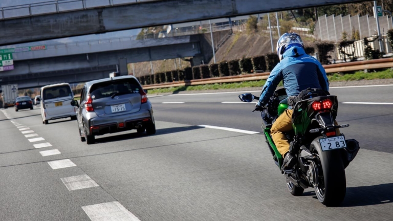 KAWASAKI NINJA H2 SX SE|最新ACC装備でツアラー性能爆上げ!【カワサキ ニンジャH2 SX SE】丸山浩の試乗インプレッション