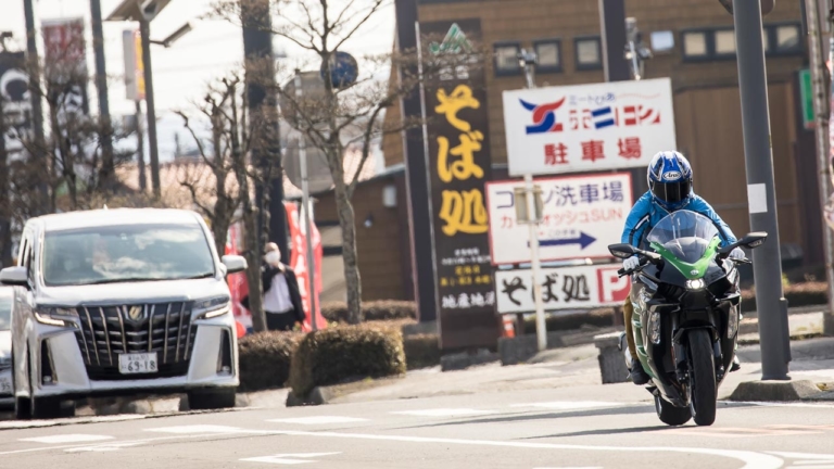 KAWASAKI NINJA H2 SX SE|最新ACC装備でツアラー性能爆上げ!【カワサキ ニンジャH2 SX SE】丸山浩の試乗インプレッション