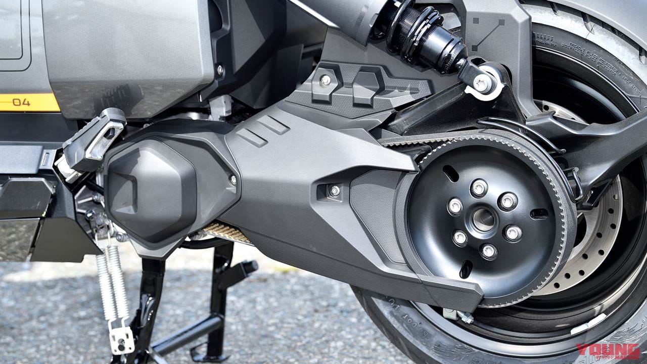 |バイクの“味わい”見つけたり!! BMWの電動スクーターCE04 試乗インプレッション【電動モーターの鋭い加速が地面を蹴る】