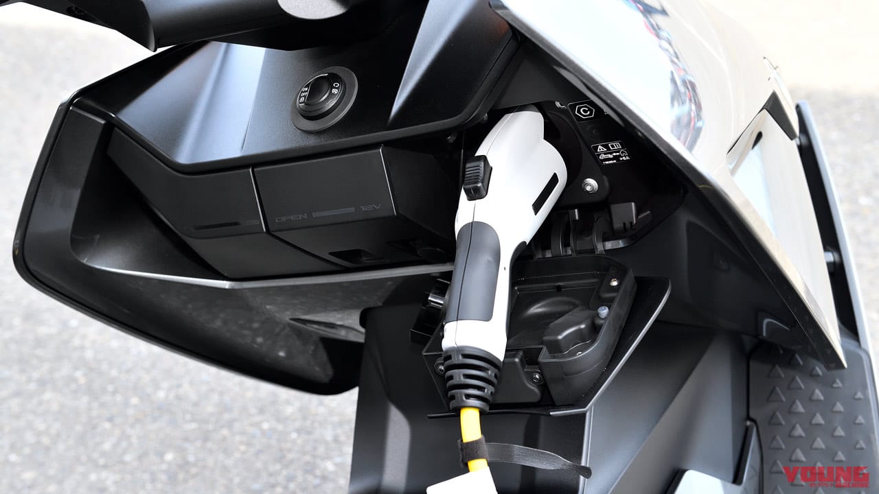 |バイクの“味わい”見つけたり!! BMWの電動スクーターCE04 試乗インプレッション【電動モーターの鋭い加速が地面を蹴る】