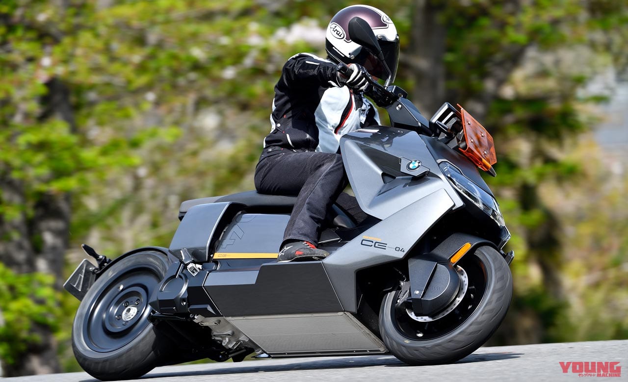 バイクの“味わい”見つけたり!! BMWの電動スクーターCE04 試乗インプレッション【電動モーターの鋭い加速が地面を蹴る】