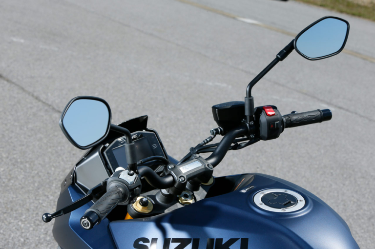 ‘22 スズキ カタナ|ハンドル|スズキ’22カタナ試乗インプレッション【電子制御の進化でさらに走りが上質に】